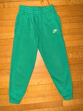 Nike Kids Club Green Fleece Sweatpants